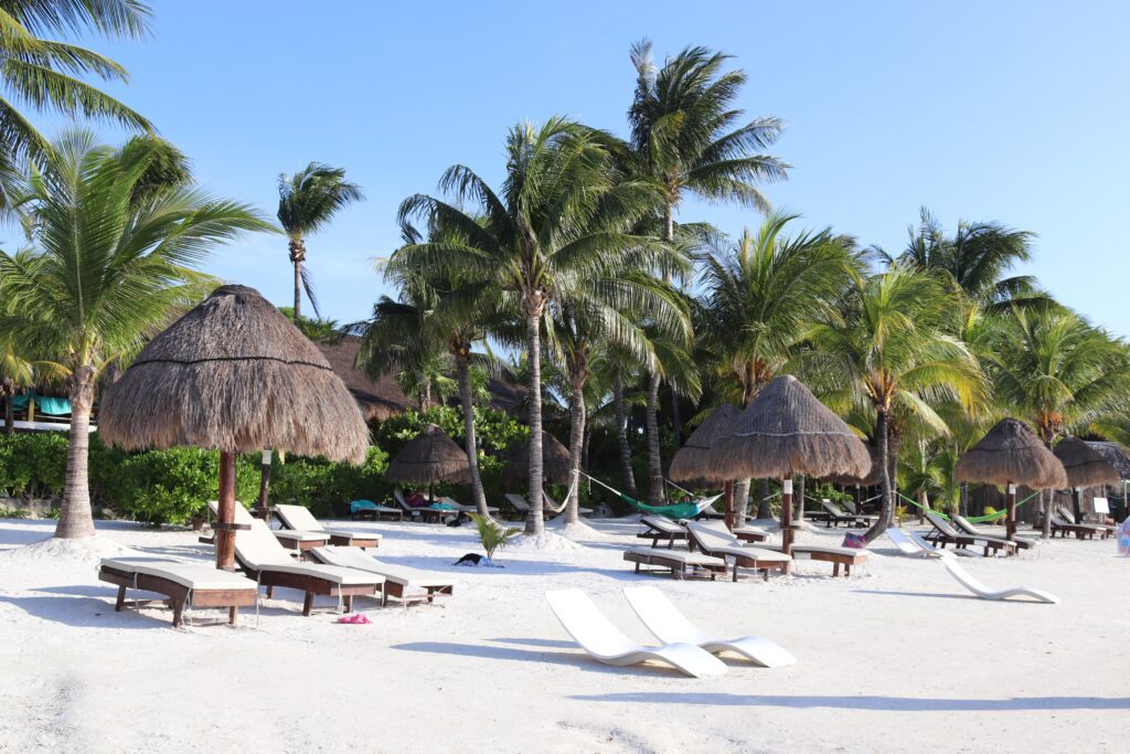 Maui, Hawaii, USA: Relax In Luxury Beachfront Resorts And Enjoy Water Sports. 3 Maui, Hawaii, USA: Relax In Luxury Beachfront Resorts And Enjoy Water Sports.